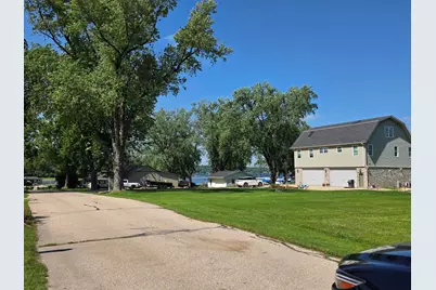 4117  Lake Ave, Delavan, WI 53115 - Photo 15