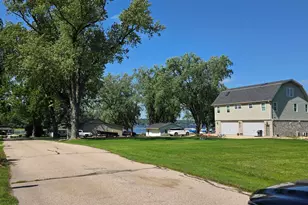 4117 Lake Ave, Delavan, WI 53115 - Photo 15
