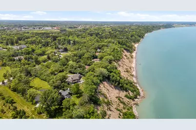 11272 N Lakeview Pl, Mequon, WI 53092 - Photo 7