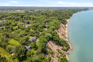 11272 N Lakeview Pl, Mequon, WI 53092 - Photo 7