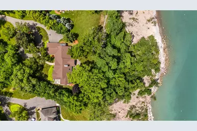 11272 N Lakeview Pl, Mequon, WI 53092 - Photo 5