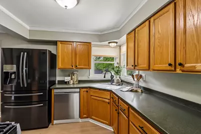 1210  Evergreen Dr, Waukesha, WI 53188 - Photo 9