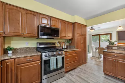 1111  Wisteria Ln, Waukesha, WI 53189 - Photo 9