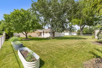 1111  Wisteria Ln, Waukesha, WI 53189 - Photo 3