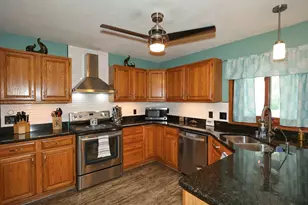 8035 W Bruss Ln, Franklin, WI 53132 - Photo 5