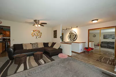 8035 W Bruss Ln, Franklin, WI 53132 - Photo 11
