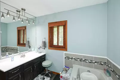 8035 W Bruss Ln, Franklin, WI 53132 - Photo 25
