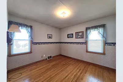 7330 W Potomac Ave, Milwaukee, WI 53216 - Photo 17