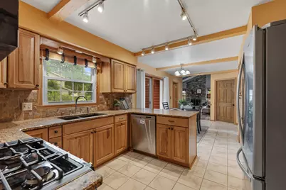 4590 S Regal Dr, New Berlin, WI 53151 - Photo 7