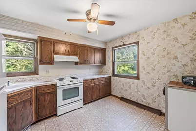 3552  Lusan Dr, Jackson, WI 53012 - Photo 9