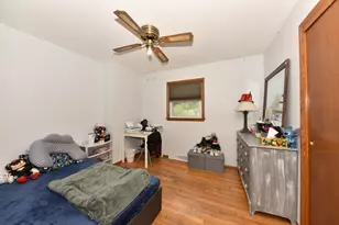 2382 S 93rd St, West Allis, WI 53227 - Photo 9