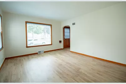 2924 S 46th St, Milwaukee, WI 53219 - Photo 5