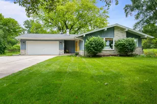11762 N Ridgeway Ave, Mequon, WI 53097 - Photo 1
