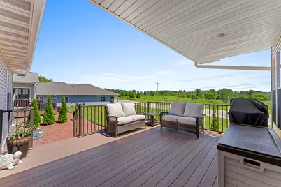 525  Mapleleaf Ct, Manitowoc, WI 54220 - Photo 15