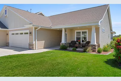 525  Mapleleaf Ct, Manitowoc, WI 54220 - Photo 5