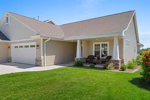 525 Maple Leaf Ct, Manitowoc, WI 54220 - Photo 5
