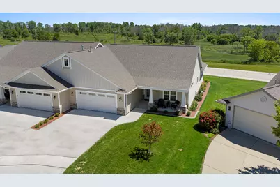 525  Mapleleaf Ct, Manitowoc, WI 54220 - Photo 3