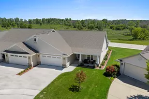 525 Maple Leaf Ct, Manitowoc, WI 54220 - Photo 3