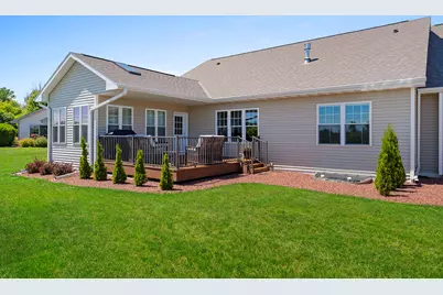 525  Mapleleaf Ct, Manitowoc, WI 54220 - Photo 11
