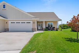 525 Maple Leaf Ct, Manitowoc, WI 54220 - Photo 1
