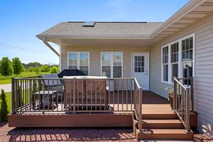525 Maple Leaf Ct, Manitowoc, WI 54220 - Photo 13