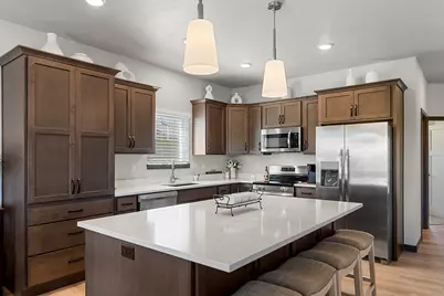 525  Mapleleaf Ct, Manitowoc, WI 54220 - Photo 29