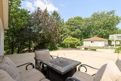 2002  Dixie Dr, Waukesha, WI 53189 - Photo 27