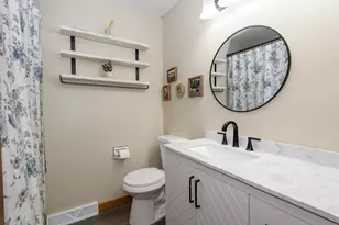 2002 Dixie Dr, Waukesha, WI 53189 - Photo 17