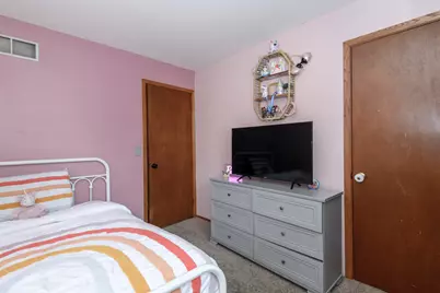 2002  Dixie Dr, Waukesha, WI 53189 - Photo 19