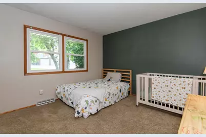 2002  Dixie Dr, Waukesha, WI 53189 - Photo 15