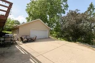 2002 Dixie Dr, Waukesha, WI 53189 - Photo 25