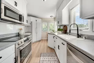 6261 N Bay Ridge Ave, Whitefish Bay, WI 53217 - Photo 7