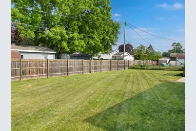 1445  Daisy Dr, Manitowoc, WI 54220 - Photo 5