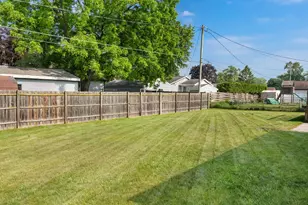 1445 Daisy Dr, Manitowoc, WI 54220 - Photo 5