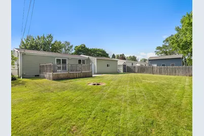 1445  Daisy Dr, Manitowoc, WI 54220 - Photo 3