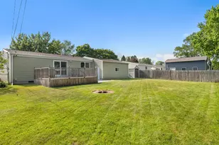 1445 Daisy Dr, Manitowoc, WI 54220 - Photo 3