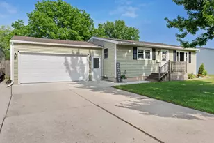 1445 Daisy Dr, Manitowoc, WI 54220 - Photo 1