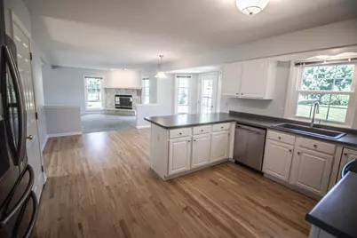 W196N11351  Shadow Wood Dr, Germantown, WI 53022 - Photo 5