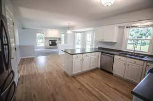 W196N11351 Shadow Wood Dr, Germantown, WI 53022 - Photo 5