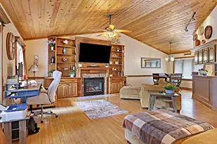 645 W Estate Ct, Elkhorn, WI 53121 - Photo 7