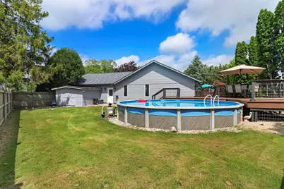645 W Estate Ct, Elkhorn, WI 53121 - Photo 3