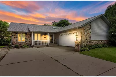 645 W Estate Ct, Elkhorn, WI 53121 - Photo 1