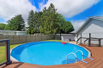 645 W Estate Ct, Elkhorn, WI 53121 - Photo 5