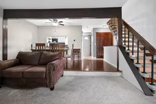 W163N11463 Windsor Ct, Germantown, WI 53022 - Photo 5