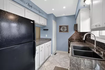 W163N11463  Windsor Ct #1, Germantown, WI 53022 - Photo 9