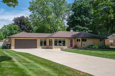 1618 S Wildwood Dr, New Berlin, WI 53151 - Photo 1