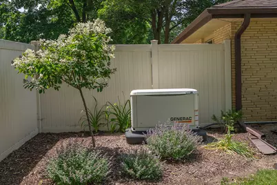 1618 S Wildwood Dr, New Berlin, WI 53151 - Photo 27