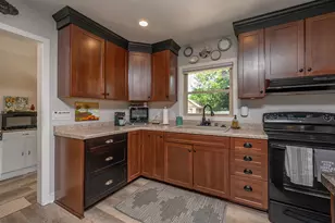 1618 S Wildwood Dr, New Berlin, WI 53151 - Photo 9