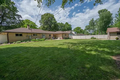 1618 S Wildwood Dr, New Berlin, WI 53151 - Photo 29