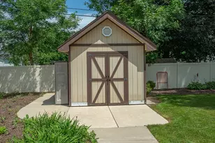 1618 S Wildwood Dr, New Berlin, WI 53151 - Photo 31